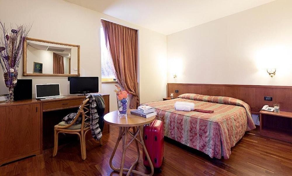 Hotel Tivoli Extérieur photo